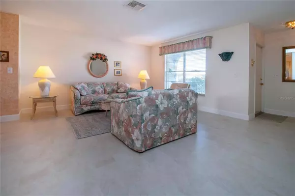 106 WHITETAIL CT, Sun City Center, FL 33573