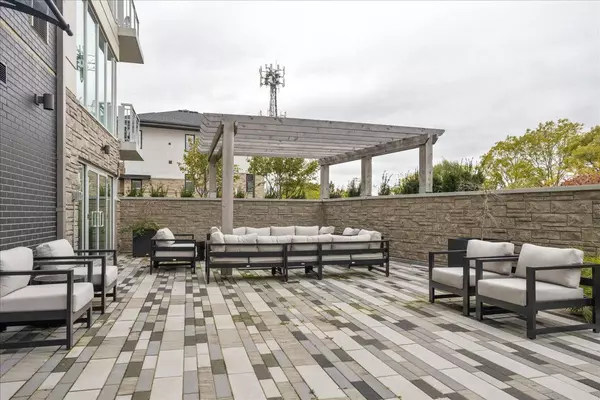 16 Markle Cres #513, Hamilton, ON L9G 0H4