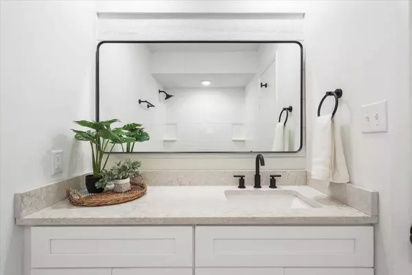 Canterbury Cir, Savannah, GA 31419-2700