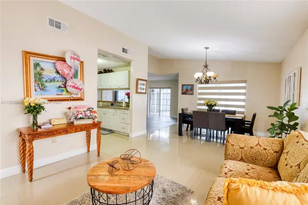 19348 SW 118th Pl, Miami, FL 33177