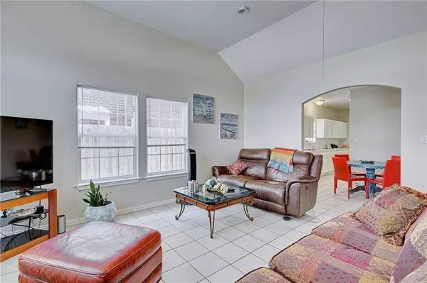 920 S Ann ST, Rockport, TX 78382