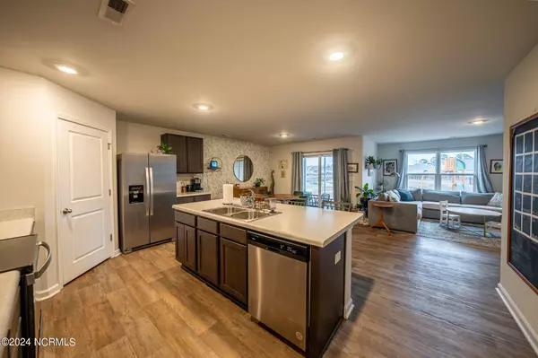 523 Birdsong Drive, Holly Ridge, NC 28445