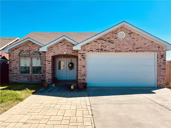 920 S Ann ST, Rockport, TX 78382