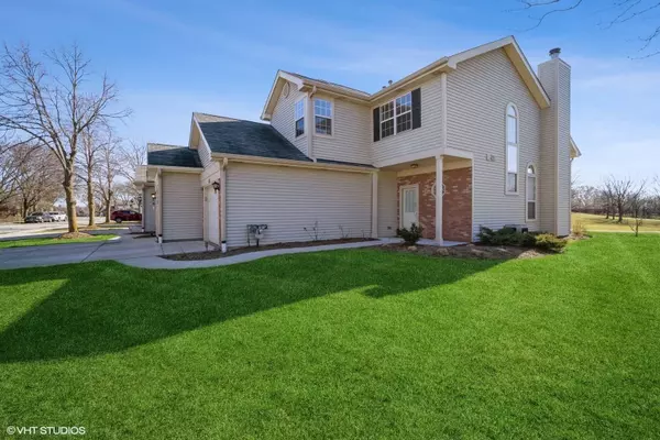 185 Golfview DR, Glendale Heights, IL 60139