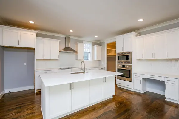 395 McAdoo Ave, Nashville, TN 37205