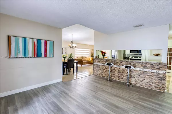 19348 SW 118th Pl, Miami, FL 33177