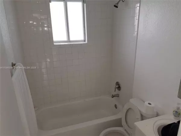 3680 Oak Ave #8, Miami, FL 33133