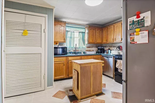 854 Dolsen Street, Frankfort, IN 46041-1301