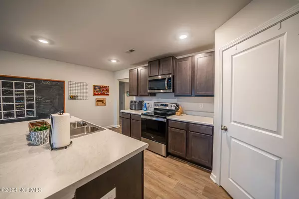 523 Birdsong Drive, Holly Ridge, NC 28445