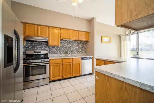 185 Golfview DR, Glendale Heights, IL 60139