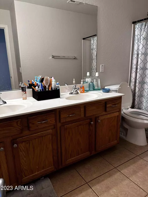 7438 W GLOBE Avenue, Phoenix, AZ 85043