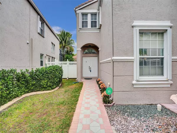 15827 NW 14th Mnr, Pembroke Pines, FL 33028