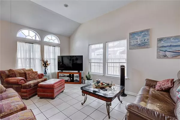 920 S Ann ST, Rockport, TX 78382