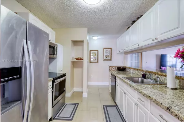 19348 SW 118th Pl, Miami, FL 33177