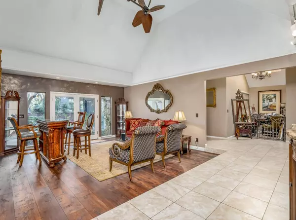 2555 W Bluff Avenue Unit 152, Fresno, CA 93711