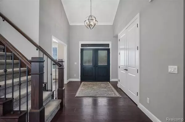 10474 STONEY POINT Drive, South Lyon, MI 48178