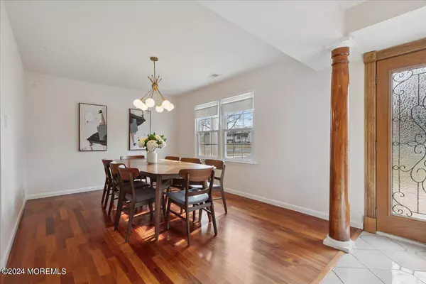 8 Eliot Road, Manalapan, NJ 07726