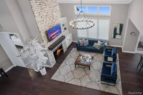 10474 STONEY POINT Drive, South Lyon, MI 48178