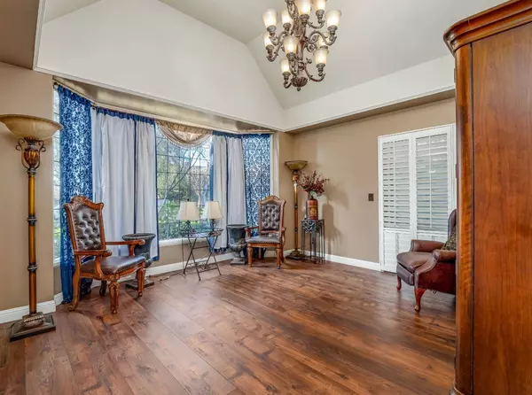 2555 W Bluff Avenue Unit 152, Fresno, CA 93711