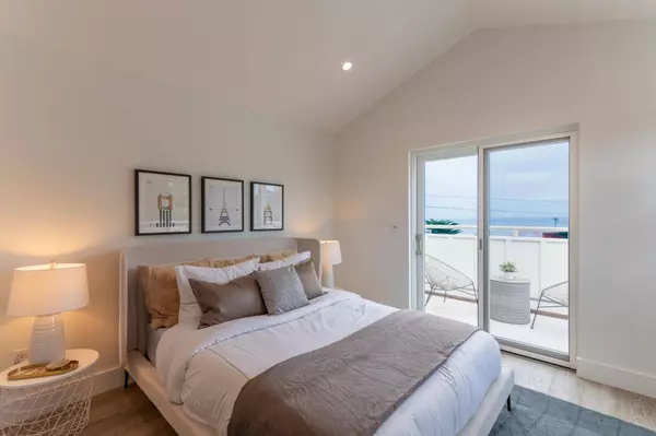 457 Wave ST 2, Monterey, CA 93940