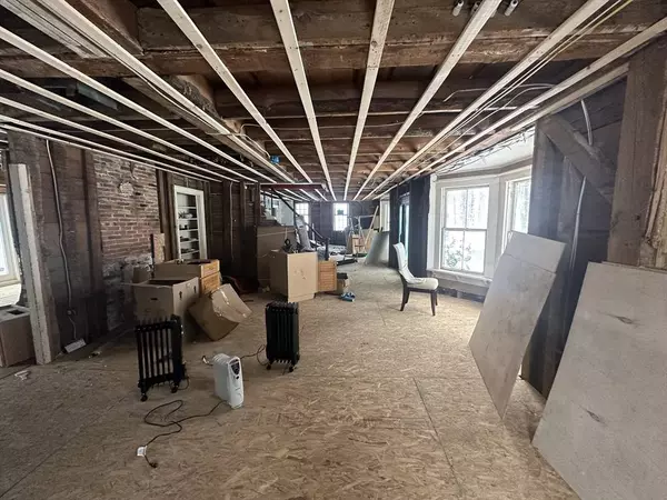 11 Patriots Rd, Templeton, MA 01440