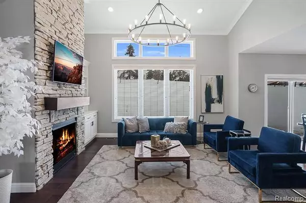 10474 STONEY POINT Drive, South Lyon, MI 48178