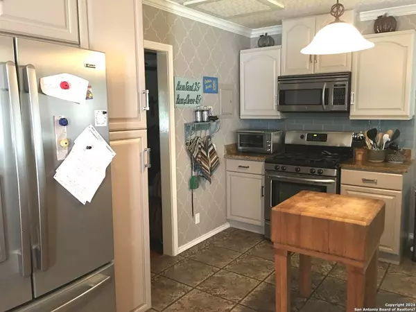 1286 Beavers Ln, Uvalde, TX 78801