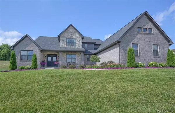 10474 STONEY POINT Drive, South Lyon, MI 48178