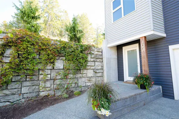 1800 Summerhill Pl #107, Nanaimo, BC V9S 0C7