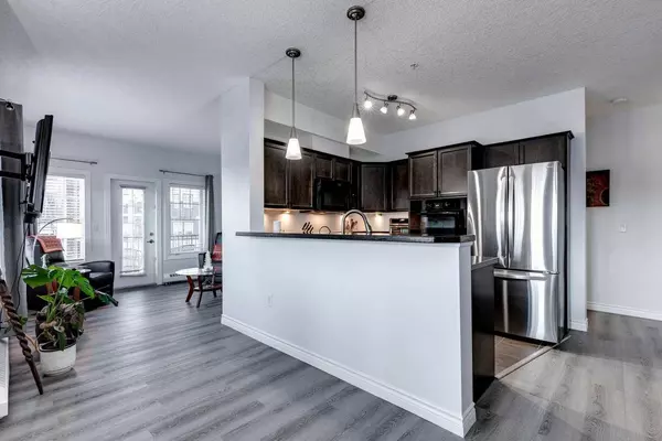30 Royal Oak PLZ NW #144, Calgary, AB T3G 0C1