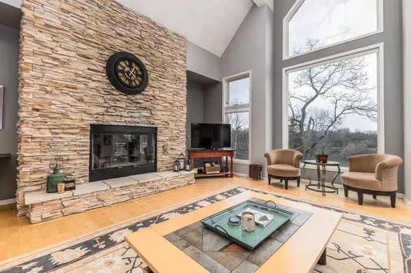 28 Harbor Drive, Galena, IL 61036