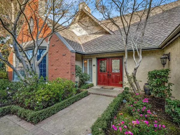 2555 W Bluff Avenue Unit 152, Fresno, CA 93711