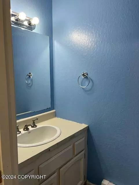 4253 PINNACLE CIR #20, Anchorage, AK 99504