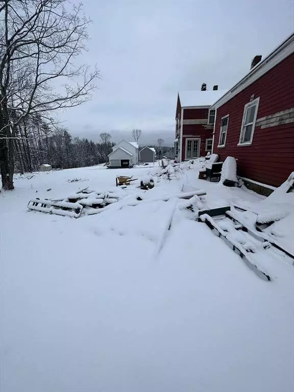 11 Patriots Rd, Templeton, MA 01440