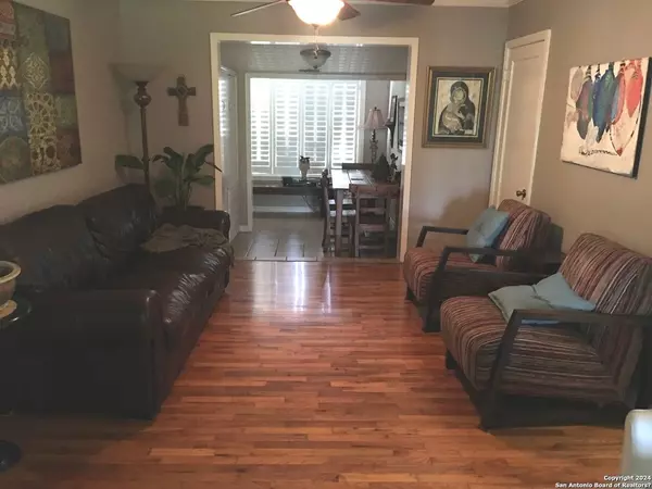 1286 Beavers Ln, Uvalde, TX 78801