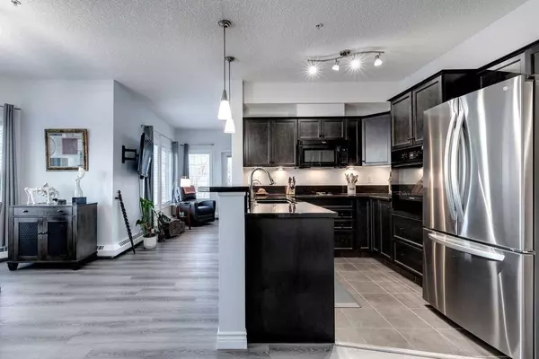 30 Royal Oak PLZ NW #144, Calgary, AB T3G 0C1