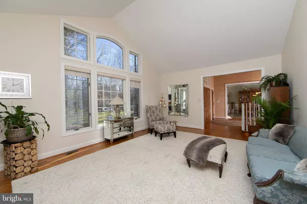 5 PEPPERBUSH CT, Medford, NJ 08055