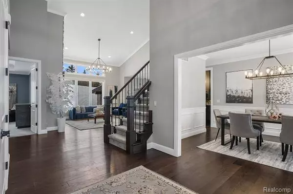 10474 STONEY POINT Drive, South Lyon, MI 48178