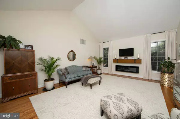 5 PEPPERBUSH CT, Medford, NJ 08055