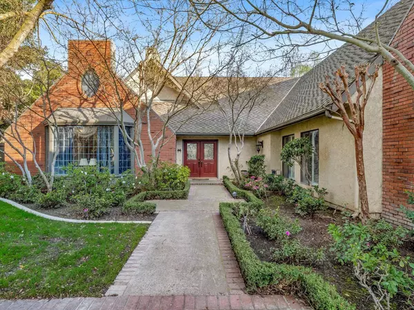 2555 W Bluff Avenue Unit 152, Fresno, CA 93711