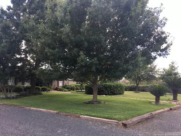 1286 Beavers Ln, Uvalde, TX 78801