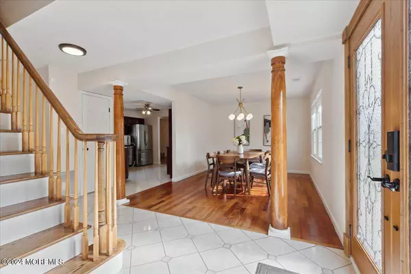 8 Eliot Road, Manalapan, NJ 07726