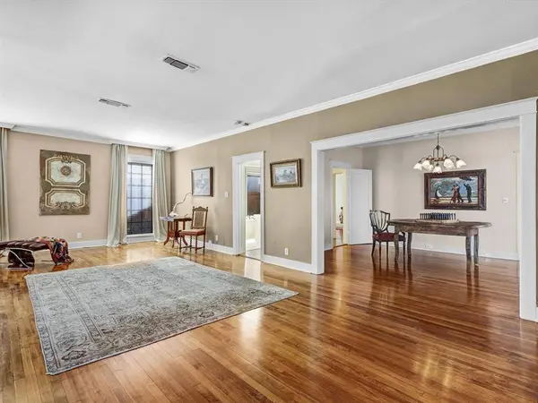 1836 Hillcrest Street, Fort Worth, TX 76107