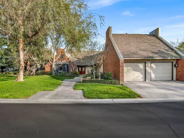 2555 W Bluff Avenue Unit 152, Fresno, CA 93711