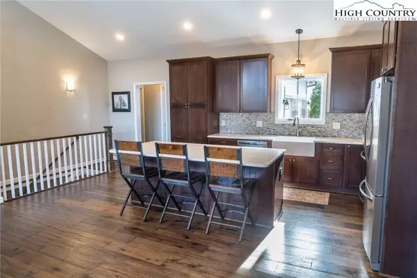 615 Orchard LN, Banner Elk, NC 28604