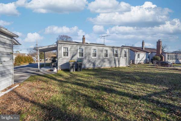 8 ROBERT RD, New Castle, DE 19720