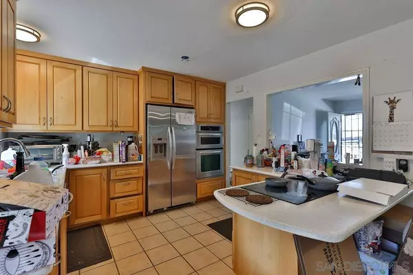 8612 Almond Rd, Lakeside, CA 92040