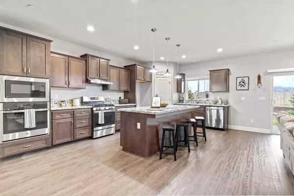 506 W Tule Avenue, Woodlake, CA 93286