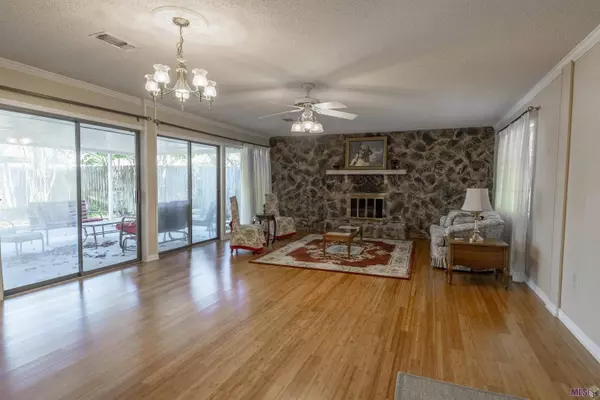 1863 N BELLROSE DR, Baton Rouge, LA 70815