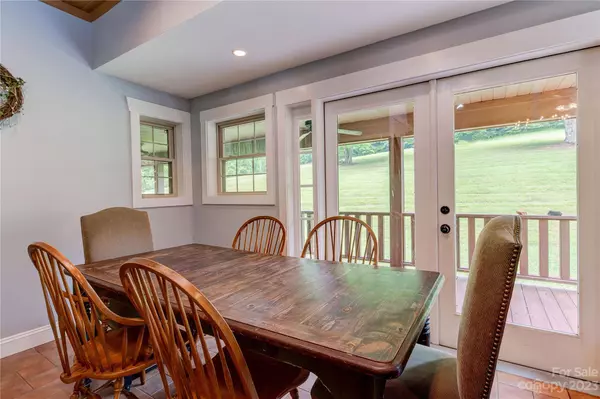 97 Circle E Ranch RD, Burnsville, NC 28714